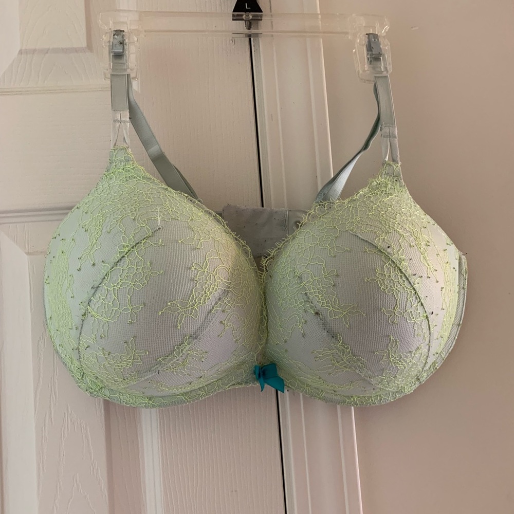 Victoria’s Secret bombshell bra 38D